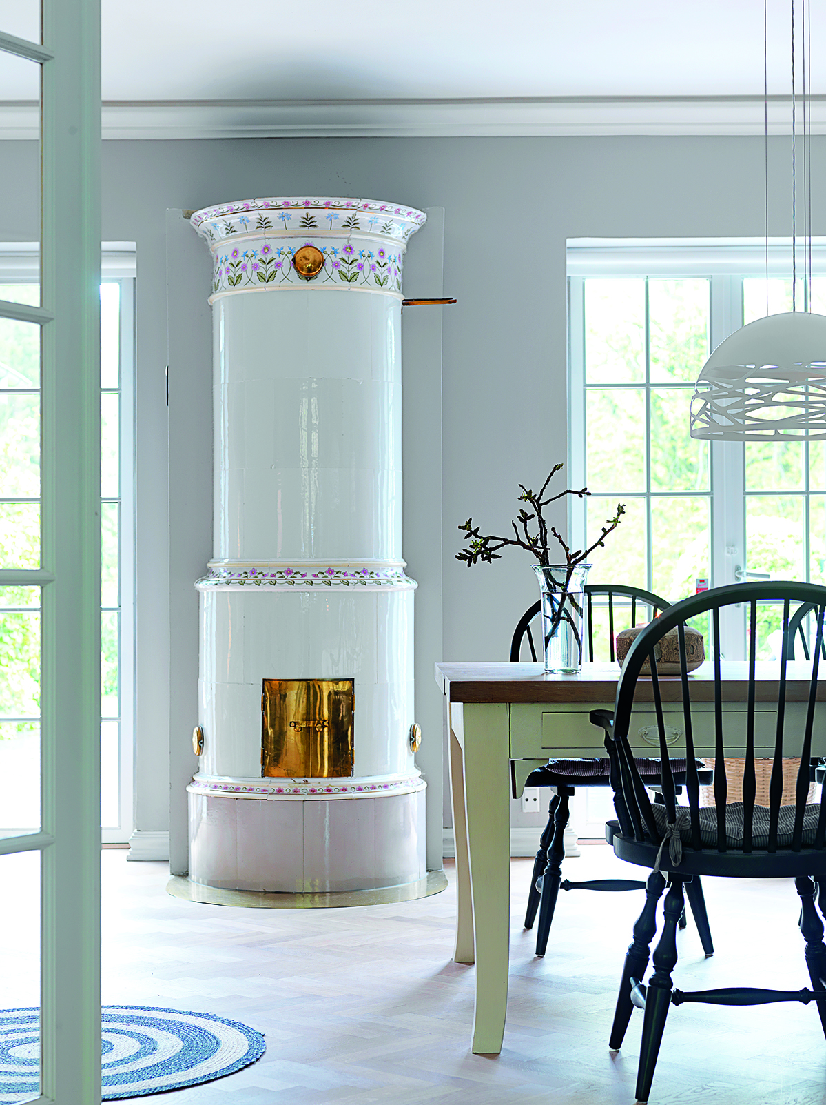 Sort, hvid og mørk eg