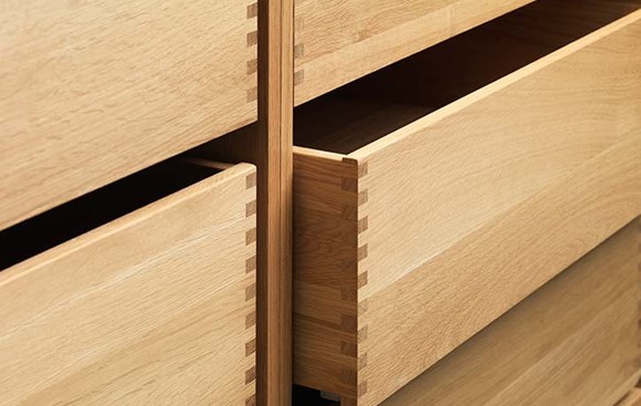 FSC certificerede træbordplader og fingertappede træskuffer