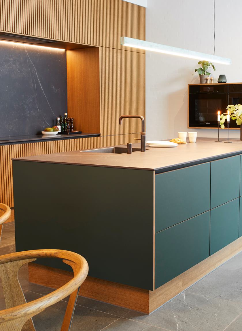 Træ og farver giver glød og varme